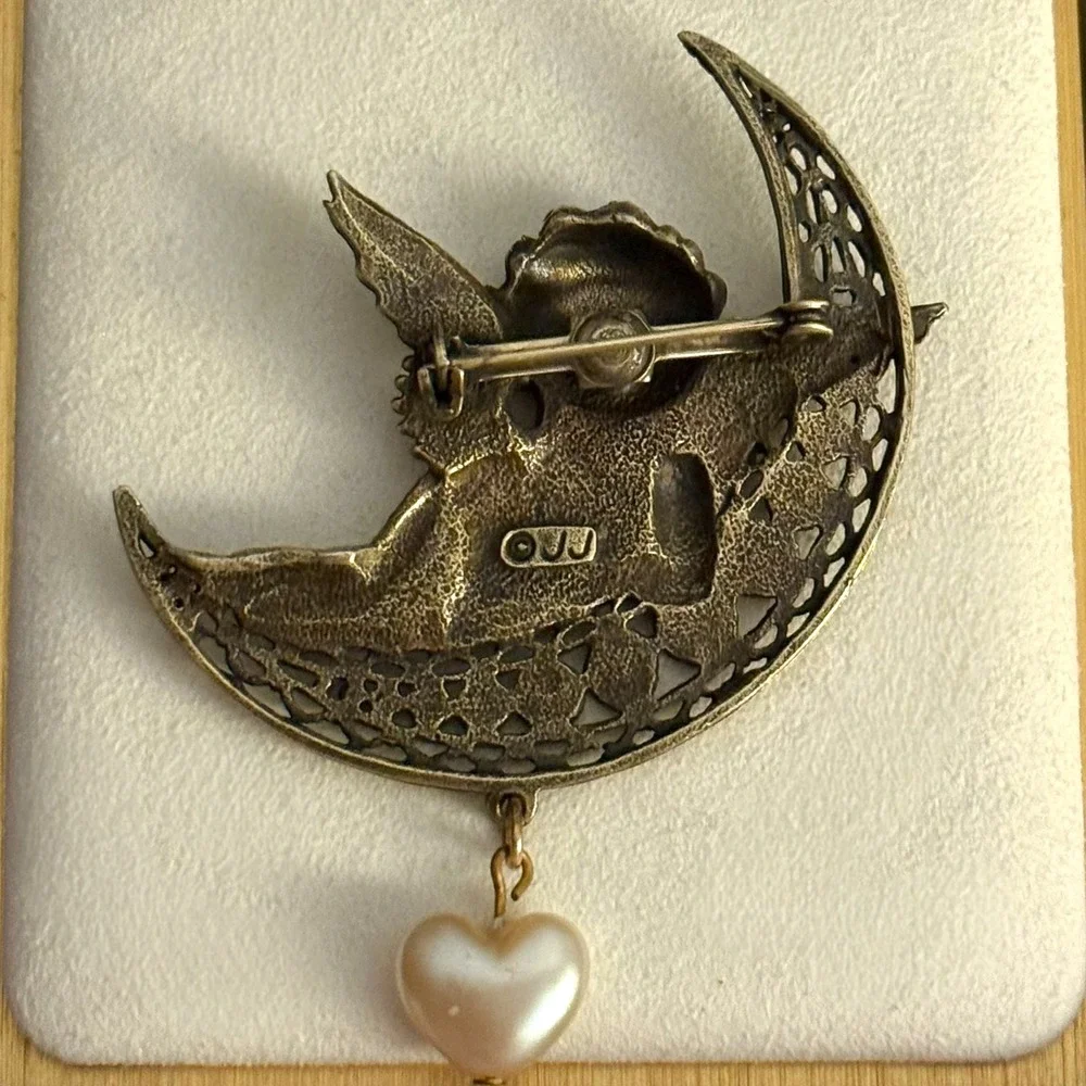 JJ Jonette Bronze Tone Cherub‎ on Crescent Moon Brooch Dangling Pearl Heart